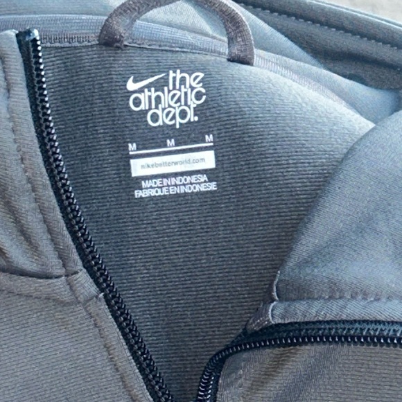 Nike Men's Black, White, and Gray Windbreaker Athletic - Picture 3 of 4